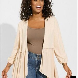 Torrid hanky hemmed kimono 2x cream colored